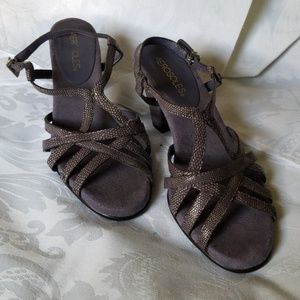 Aerosoles "Scot Free" slingback heels